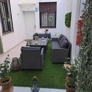 https://malaga-apartamento-bajo-a.hotelsinnerja.org